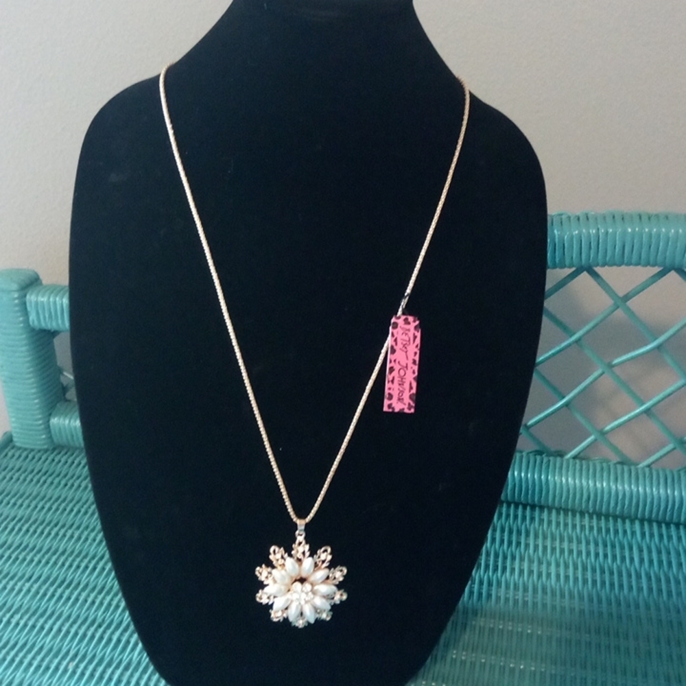 Pearl Rhinestone Necklace - Picture 3 of 4